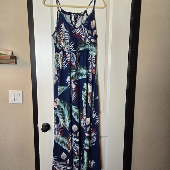 Tropical floral maxi dress - Picture 4 of 9